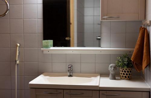 Kuusamo House | Villa Tilhi - Cozy 2BR Cabin with Sauna & Fireplace