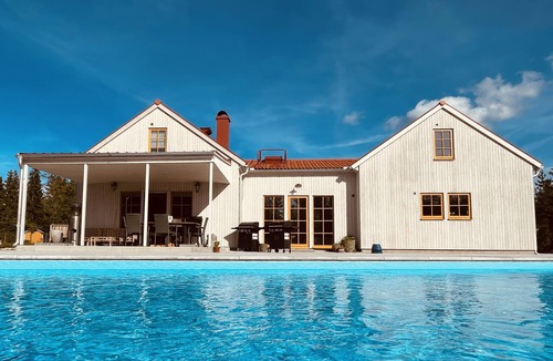 Slite House | Villa Vitviken Sleeps 2 With Pool