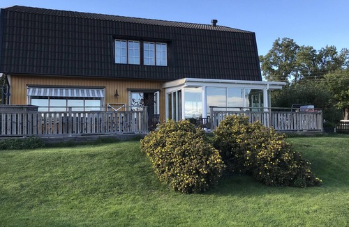 Ekero House | Villa with amazing view and a big garden. SPA-pool on porch.