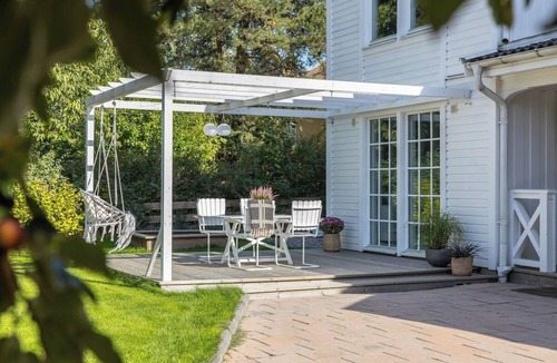 Danderyd Villa | Villa with Pool & Sauna - 5 min walk to the water