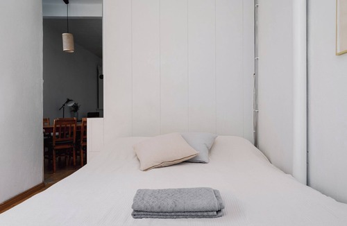 Etu-Toolo Apartment | Vintage 1BR Apt in Kamppi
