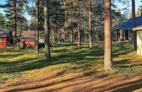 Stoten House | Vintage Forest Retreat-By Traum