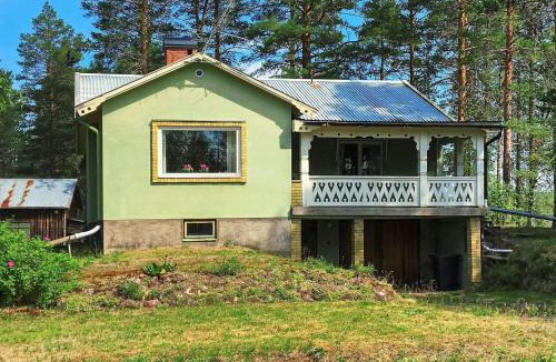 Stoten House | Vintage Forest Retreat-By Traum