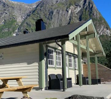 Hjelle Cabin | Vollsnes Feriehus