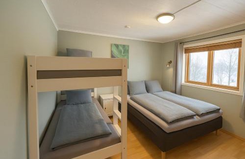 Tromso Apartment | Warm and cozy apartment in Tromsø, free parking and near both airport, nature and busses