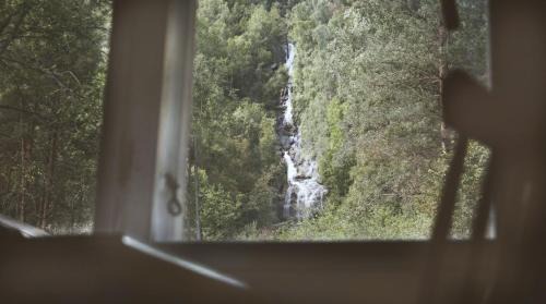 Sel House | Waterfall Retreat