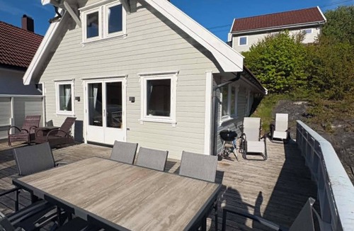 Flekkerøy Cabin | Waterfront 4-bedroom cabin in Flekkeroy, Kristiansand perfect for your getaway