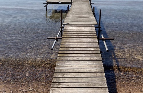 Motala House | Waterfront accommodation for 2 people. Relax in this peaceful accommodation.