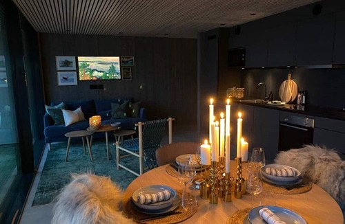 Henningsvaer Apartment | Waterfront apartment with panoramic sea view