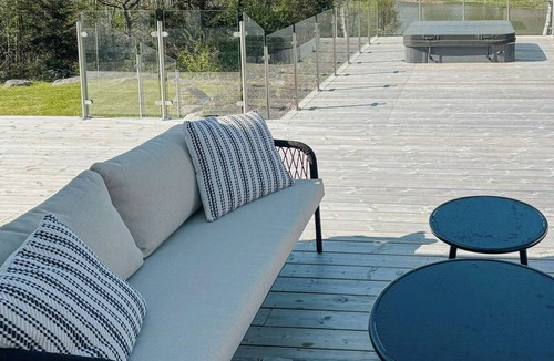 Tanum House | Waterfront cottage in forest and sea harmony