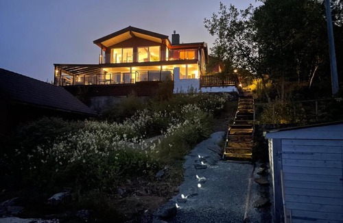 Ytrebygda House | Waterfront House with Spectacular Ocean View