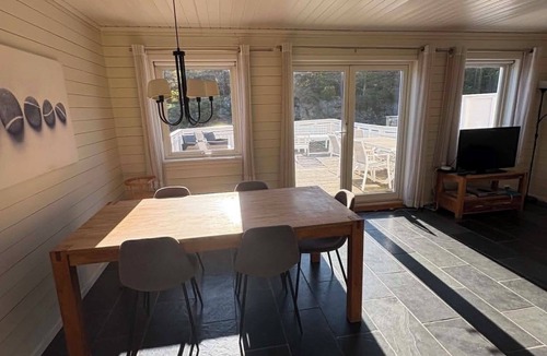 Flekkerøy Cabin | Waterfront quaint 4-bedroom cabin in adorable Kristiansand for relaxing stays