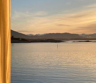 Bud House | Waterfront Rorbu - By the Beach