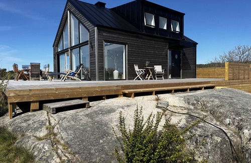 Vastra Frolunda House | Welcome to a charming holiday home in Västra Frölunda |SE08083
