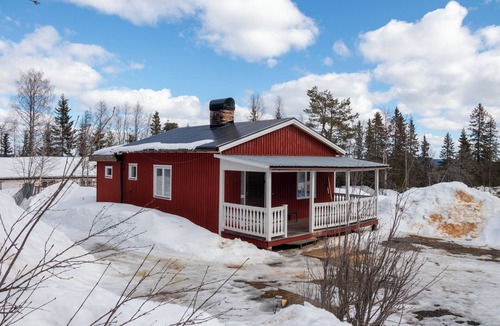 Rentjarn Cottage | Welcome to a charming house on a real husky farm