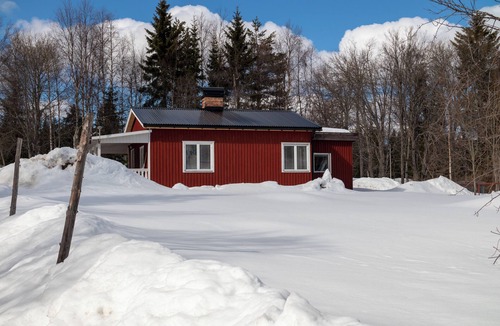 Rentjarn Cottage | Welcome to a charming house on a real husky farm