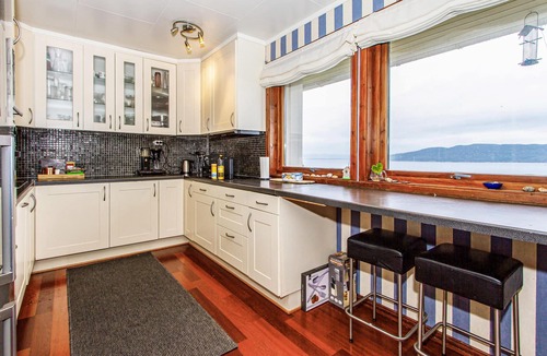 Vestnes House | Welcome to this beautiful cottage in Vågstranda.