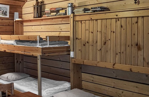 Stavsjo House | Welcome to this charming cottage on the lake!
