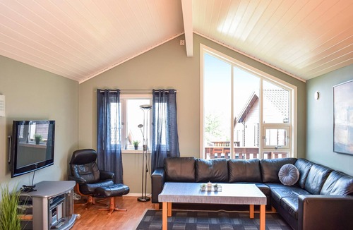 Hervik House | Welcome to this great vacation home in idyllic Liarvåg in Tysvær.