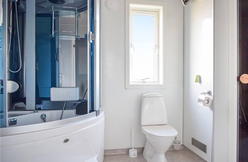 Hervik House | Welcome to this great vacation home in idyllic Liarvåg in Tysvær.