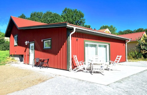 Lonashult House | Well-equipped holiday home with a view of Lake Åsnen in Hulevik, Lönashult | SE06057