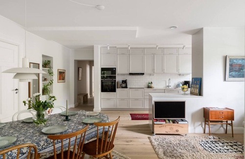 Liljeholmen - Hagersten Apartment | Well-Located Hägersten Apartment Near Metro
