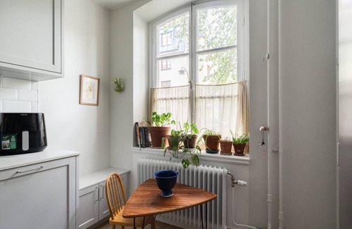 Liljeholmen - Hagersten Apartment | Well-Located Hägersten Apartment Near Metro