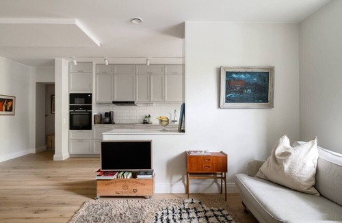 Liljeholmen - Hagersten Apartment | Well-Located Hägersten Apartment Near Metro