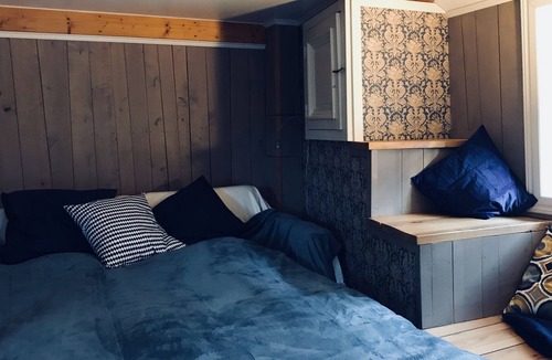 Jonkoping Cottage | WFCottage - with sauna and waterfall view