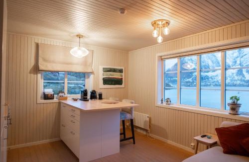 Hamnøya House | White House - Panoramic View