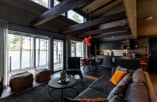 Rovaniemi Villa | Willa Lumia · Lakeside Aurora Villa