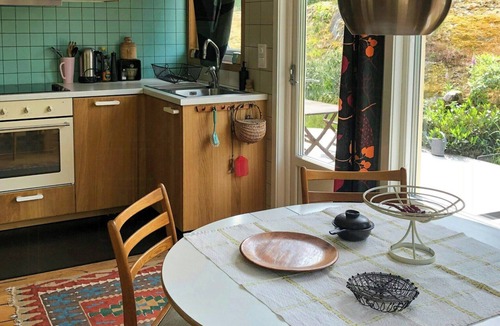 Nynashamn House | Wooden house with three patios on Torö