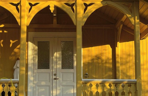 Hyggen House | Yellow house from 1880 in Hyggen