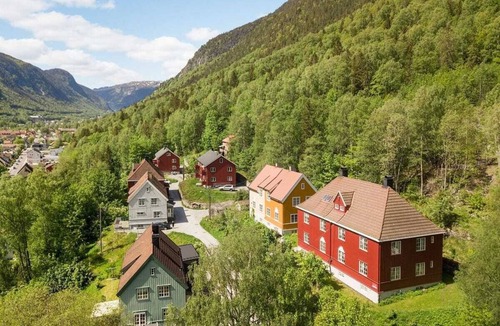 Rjukan House | Yellow house Rjukan