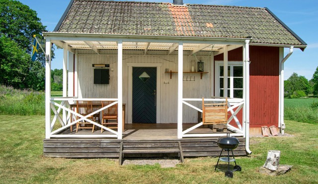 1 bedroom nice home in Närkesberg