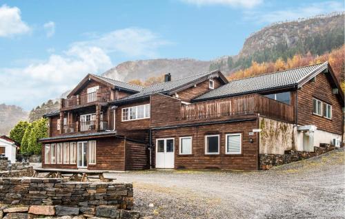 10 Bedroom Amazing Home In Ølen