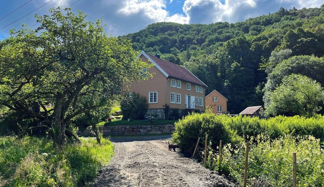 1824 timber house between Farsund and Lyngdal