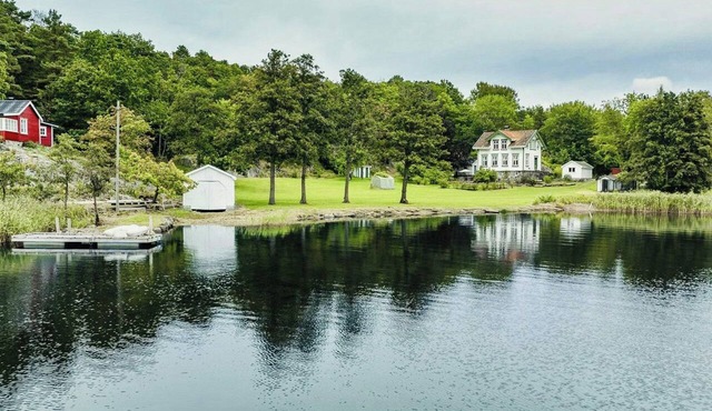 1875 country estate with orchard and sea views in His
