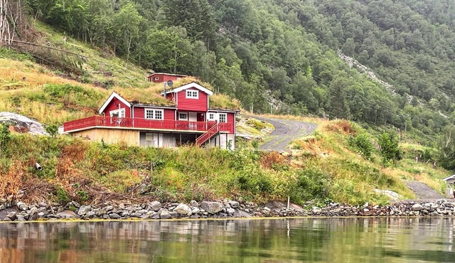 2 bedroom awesome home in Selje