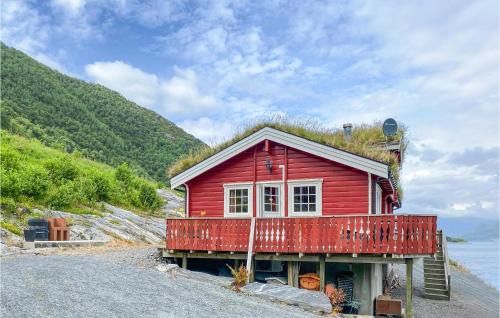 2 Bedroom Awesome Home In Selje