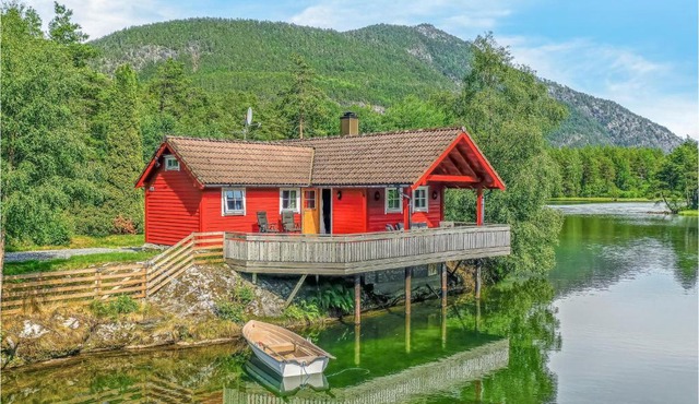2 Bedroom Awesome Home In Sandane