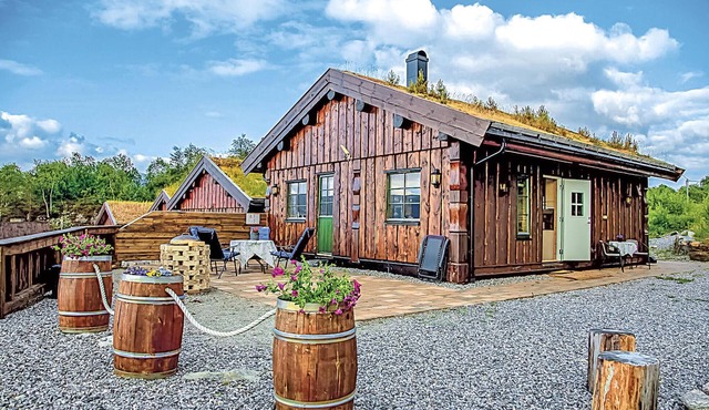 2 bedroom beach front home in Ikornnes
