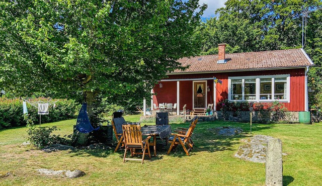 2 bedroom beautiful home in Listerby