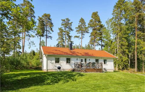 2 Bedroom Beautiful Home In Norra Kedum