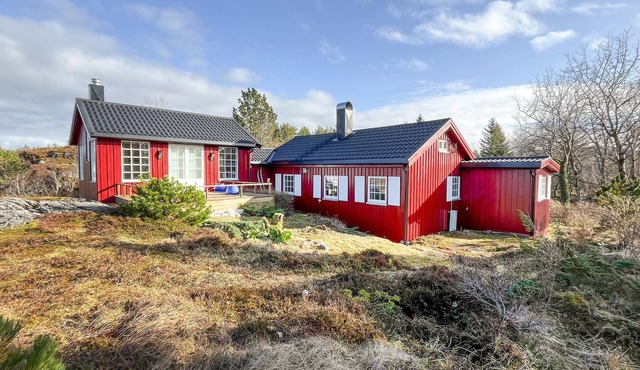 2 bedroom beautiful home in Indre Nerøy