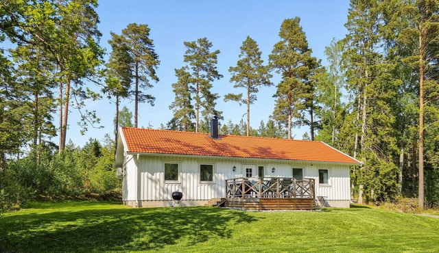 2 bedroom beautiful home in Norra Kedum