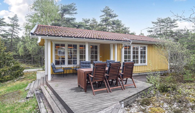 2 bedroom cozy home in Strömstad