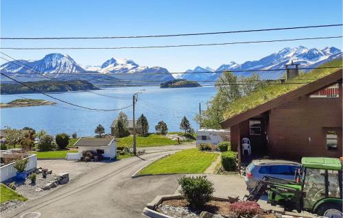 2 Bedroom Cozy Home In Ålesund