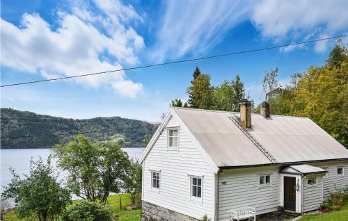 2 Bedroom Cozy Home In Tysse