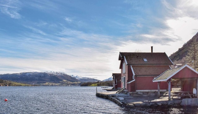 2 bedroom gorgeous home in ølensvåg